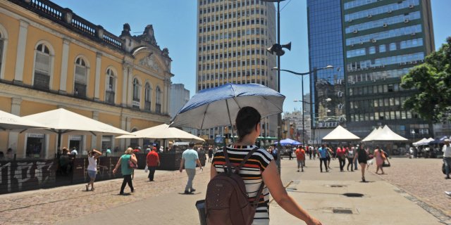 Em Porto Alegre, a temperatura mínima será de 23ºC e a máxima de 39ºC
