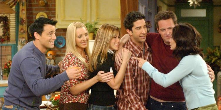 Atriz que interpretou filha de Rachel e Ross relembra episódio que faz referência a 2020