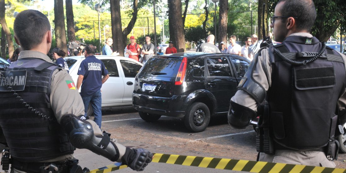 Segundo a polícia, o veículo teria entrado no local às 22h de quinta-feira