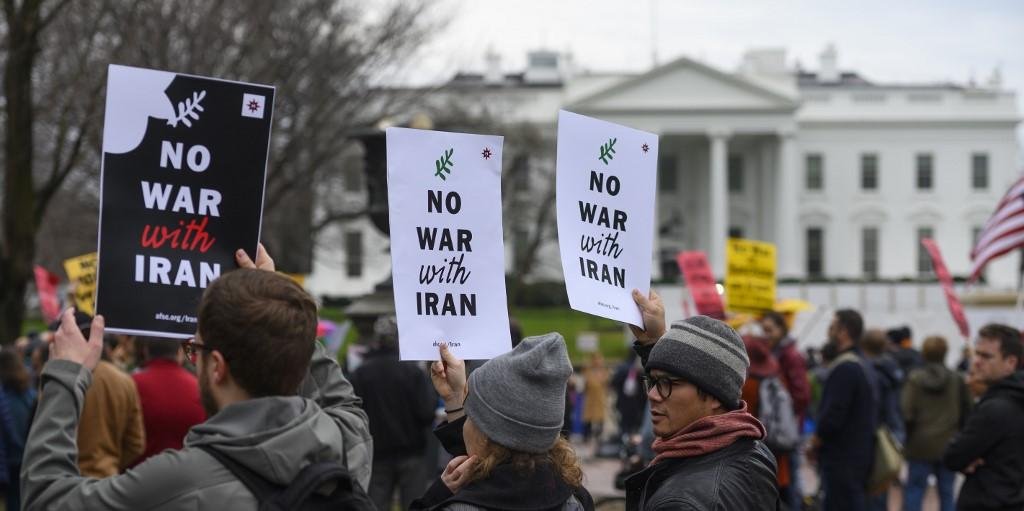 Manifestantes protestaram na Casa Branca neste sábado