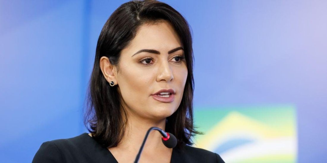 Após os procedimentos, a primeira-dama Michelle Bolsonaro apresentou 