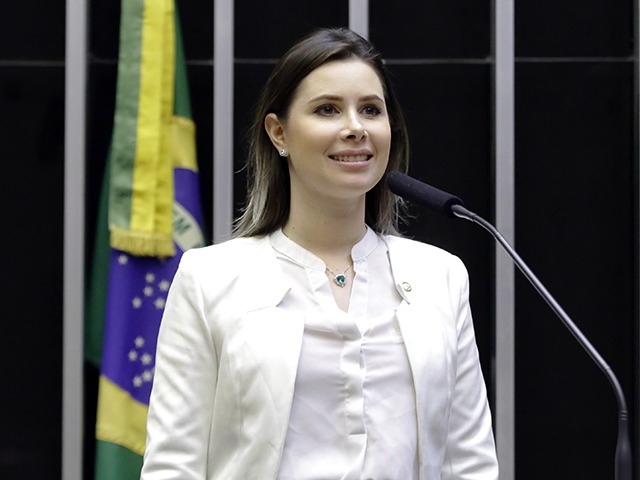 Resultado de imagem para CAROLINE DE TONI