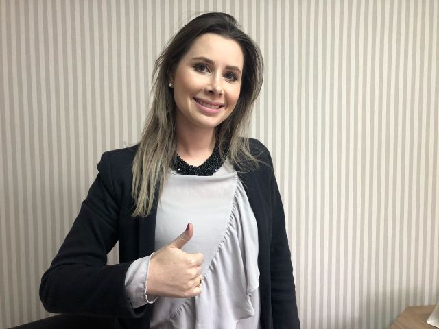 Resultado de imagem para CAROLINE DE TONI