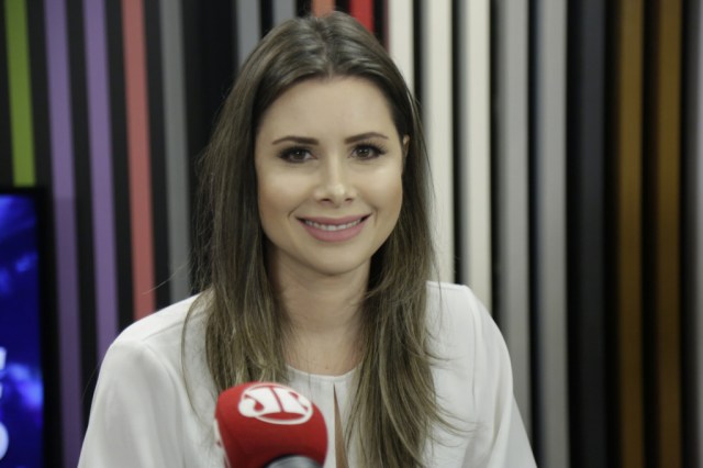 Resultado de imagem para CAROLINE DE TONI