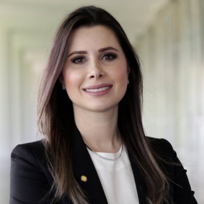 Resultado de imagem para CAROLINE DE TONI