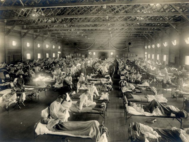 Os primeiros casos oficiais da pandemia de gripe espanhola de 1918 foram registrados em Camp Funston, no Exército dos EUA, no Kansas, onde essa ala de gripe de emergência mantinha pacientes tratados.