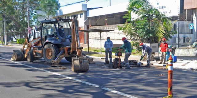 Segundo a EPTC, os motoristas terão duas opções de desvios enquanto a avenida Sertório estiver bloqueada