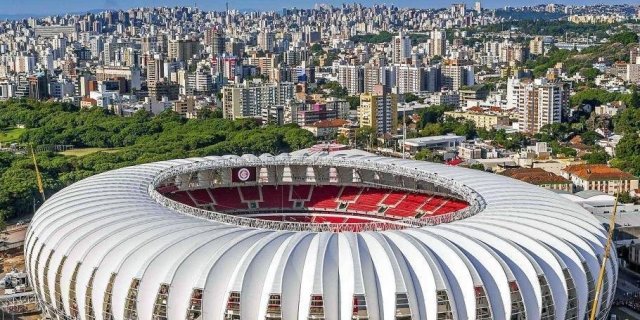 Uma legião de trabalhadores que dependem da bola rolando nos estádios
