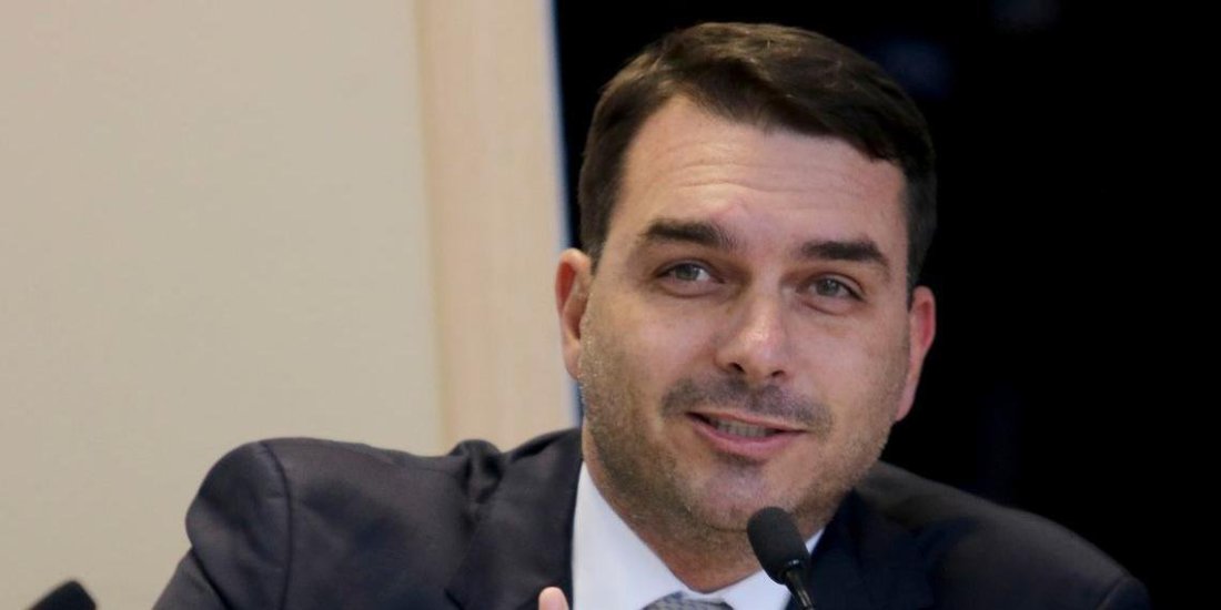 Decisão atendeu a um pedido de habeas corpus da defesa do senador Flávio Bolsonaro