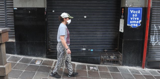 Pandemia da Covid-19 demanda uma série de decisões inéditas por parte dos governos enquanto a medicina não encontra soluções