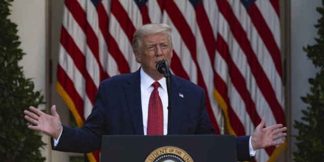 Donald Trump anunciou sanções em coletiva nesta terça-feira