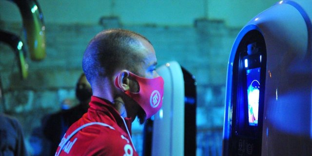 D’Alessandro perdeu o jogo, envaretou e, sem saber explicar, jogou a culpa em Luciano Hocsman