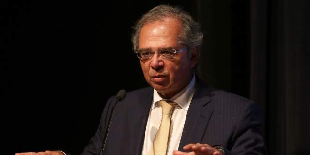 Nesta terça-feira, Bolsonaro disse a parlamentares que deseja manter valor do Renda Brasil igual últimas parcelas previstas do auxílio emergencial de R$ 300