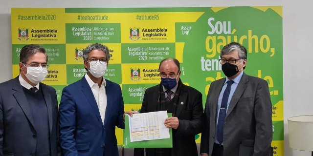 Entrega do resumo das medidas previstas na Reforma Tributária ocorreu na tarde desta terça-feira na Assembleia Legislativa