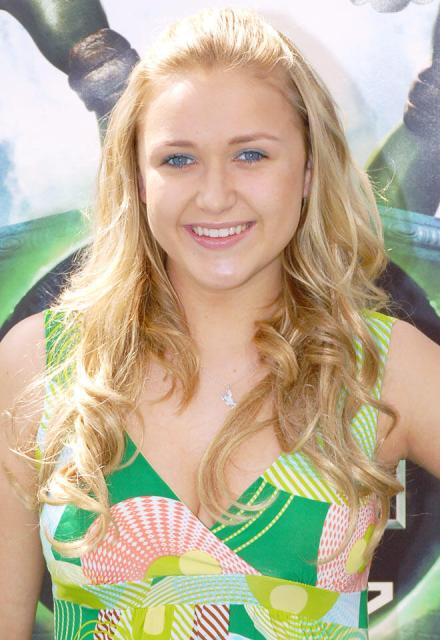 The Patriot Actress Skye McCole Bartusiak Dies at 21 | TV Guide