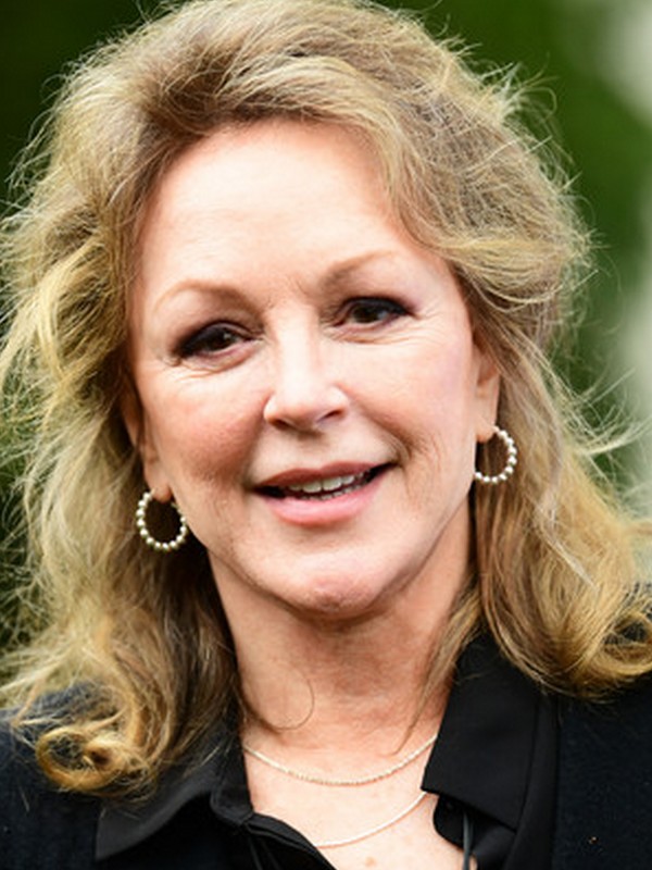 Compare Bonnie Bedelia's Height, Weight, Body Measurements with Other Celebs