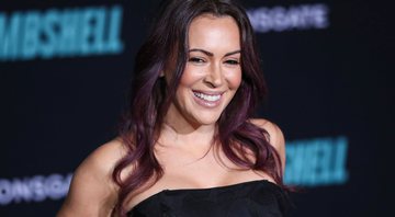 Rolling Stone · Atriz Alyssa Milano volta ao hospital 3 meses após contrair  Covid-19 e relata perda de cabelos: 'Esse vírus é sério'