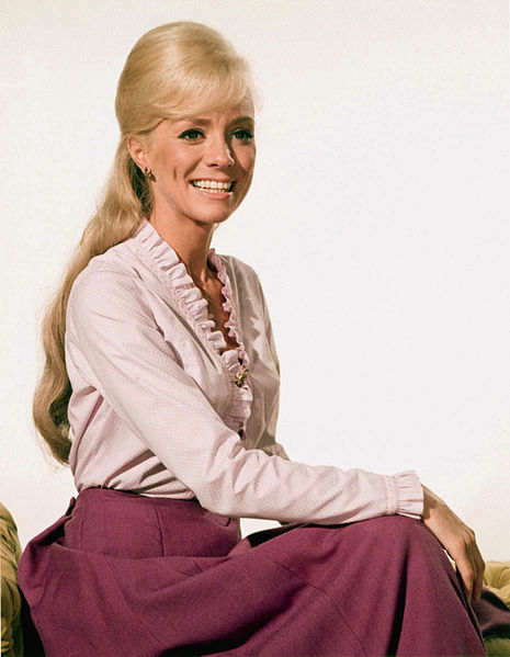 Ficheiro:Inger Stevens in Hang 'Em High.jpg – Wikipédia, a enciclopédia  livre