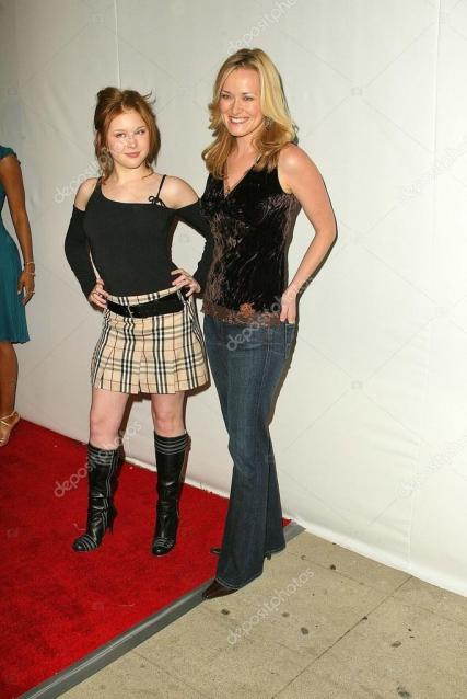 Renee Olstead and Jennifer Irwin – Stock Editorial Photo © s_bukley  #17081907