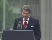 Ficheiro:President Ronald Reagan's Speech at the Berlin Wall, June 12, 1987.webm